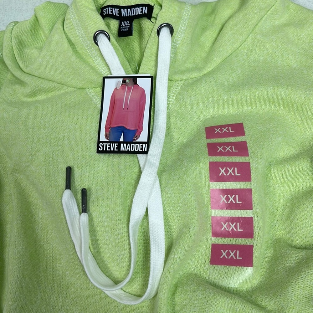 - Brand new with tags Woman’s Steve Madden hooded sweatshirt. Size XXL.